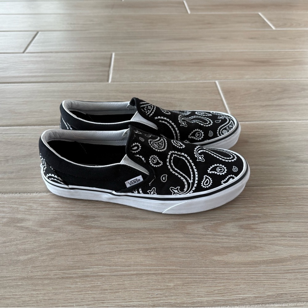 Vans women’s Black Paisley Slip-On Shoes